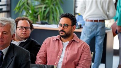 تفاصيل الحلقة الأولى من ”مكتوب عليا” .. الشاعري وطعيمة يسخرون من أكرم حسني في ”الدوم” (صور)