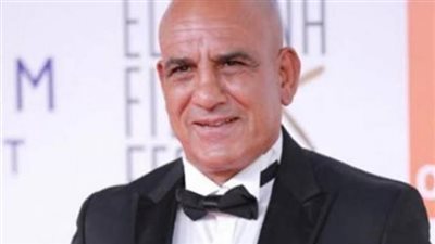 نصيحة أحمد زكي  غيرت حياته..  تحدي محمد علي كلاي.. فيروس كورونا حرمه من عائلته.. حكايات في حياة محمد لطفي