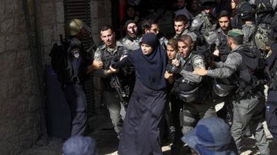 بعد التنكيل بها.. الاحتلال الإسرائيلي يعتقل سيدة في القدس
