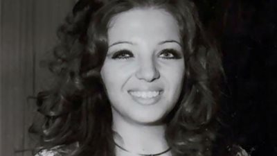 تزوجت 6 مرات ..وهذه قصة طلاقها من نجم الأهلي.. وميرفت أمين  خطفت زوجها ..والحجاب أبعدها عن التمثيل.. أسرار في حياة حسناء السينما هدي رمزي