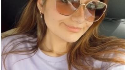 ملك أحمد زاهر بإطلالة صيفية مثيرة في أحدث ظهور