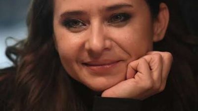 نيللى كريم ترد على متابع تمنى لها الموت