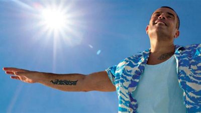 ما علاقة  متحدث الجيش الإسرائيلي بعمرو دياب ؟..صناع ”بلدنا ياحلوة” يردون