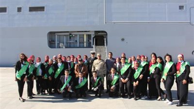 طلاب جامعة القاهرة يشتركون في الندوة الاستراتيجية للبحوث العسكرية ويزورون قاعدة الإسكندرية البحرية