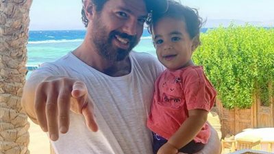 ”ربنا يطمني عليك أدعوله”..  عمر الشناوي يعلن إصابة نجله بڨيروس كورونا