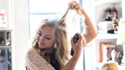 وصفات طبيعية سحرية لتعطير شعركِ بالمنزل.. تعرفي عليها