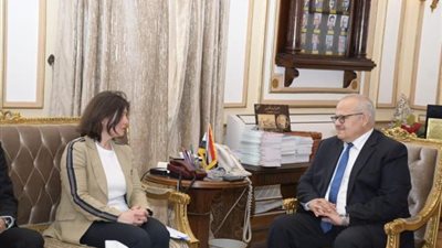 الخشت يبحث منح درجات علمية مشتركة بين جامعتي القاهرة والسوربون