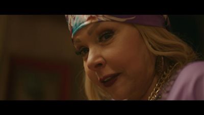 بالصور.. روجينا تعذب لوسي بالكهرباء حتى الموت انتقاما لقتل أطفال أبرياء بـ”انحراف”