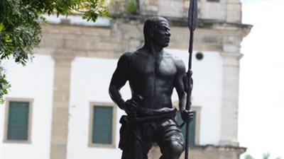 لقب بالشجاع الأسود وحارب العبودية وتصدى للحملات الصليبية.. حكاية زومبي الحقيقي