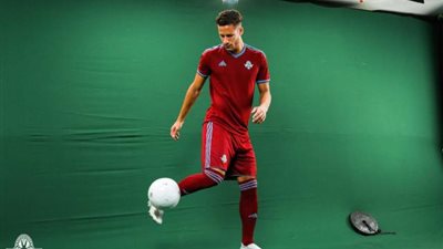 شاهد.. رمضان صبحي بقميص بيراميدز × 10 مشاهد