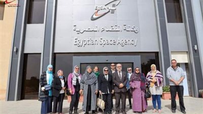بالصور .. علوم القاهرة في زيارة ميدانية لوكالة الفضاء المصرية