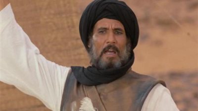 عبدالله غيث.. أصيب باكتئاب بسبب قرار للأزهر.. وقصة الطائرة الخاصة التي أرسلها له القذافي.. ولهذا السبب بكته جيهان السادات بعد رحليه