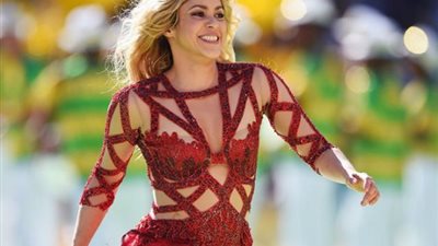 «كلاكيت تاني مرة».. شاكيرا تستعرض رشاقتها بالبكيني