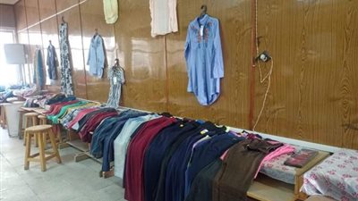 كلية الصيدلة جامعة حلوان تنظم معرض للملابس بمناسبة العيد