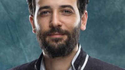 كريم قاسم يودع الديكور الخاص بمسلسل ”يوتيرن”