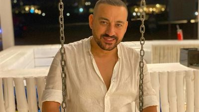 حكايات وأسرار يكشفها دياب في برنامج ”لايت شو”.. الخميس المقبل