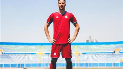 بـ ”١٠٠ وش”.. حكاية 5 لاعبين خدعوا جماهير النادي الأهلي بشعار ”ابن النادي”