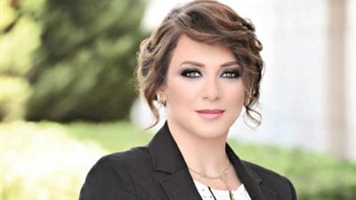 سلاف فواخرجي تداعب جمهورها بإطلالة مختلفة