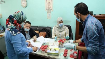 شاهد بالصور..إجراء تحليل مخدرات مفاجئ لـ 150 موظف بالقوى العاملة