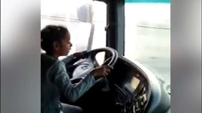 تريند السوشيال ميديا.. حكابة الطفلة التى أبهرت العالم بقيادة سيارة نقل على أحد الطرق السريعة