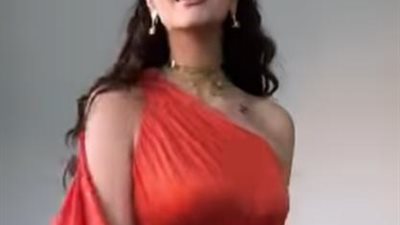 هنادي مهنا تستعرض رشاقتها بإطلالة يونانية