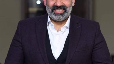 محسن منصور يطلب من جمهوره الدعاء لوالده بعد تعرضه لوعكة صحية