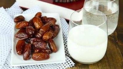 لفقدان 5 كيلو بالأسبوع.. رجيم التمر والحليب
