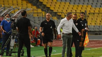 مراقب مباراة الزمالك وسموحة يمنع كارتيرون من دخول المؤتمر الصحفي