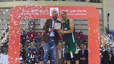 بعد الفوز بدوري السلة.. الأسطورة ودوجا علي منصات التكريم