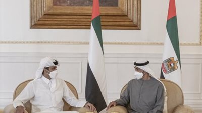 أمير قطر يصل أبو ظبي ويُعزي رئيس دولة الإمارات