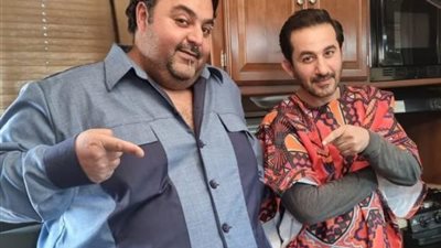 شيكو برفقة أحمد حلمى من كواليس فيلم ”واحد تانى”