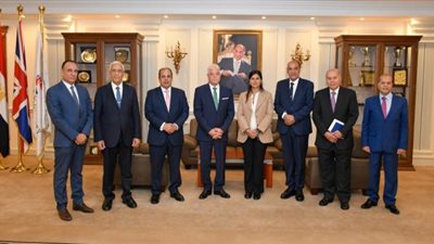 بالصور .. شاهد زيارة محافظ جنوب سيناء للجامعة البريطانية في مصر