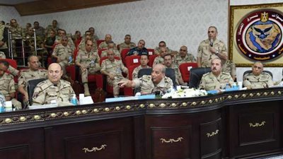 وزير الدفاع يشهد المرحلة الرئيسية لمشروع مراكز القيادة التعبوى (صمود - 1)