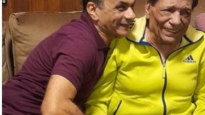 بالصور.. أحدث ظهور للزعيم عادل امام من منزله