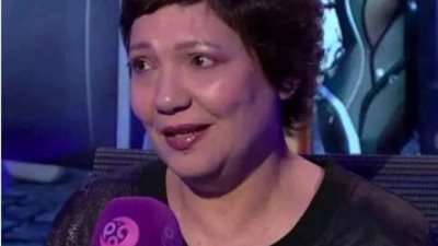 عايدة رياض تنشر صورة أثناء معاناتها من مرض السرطان: جلسات الكيماوي كانت بتوقعلي شعري