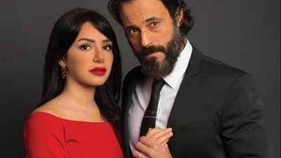 يوسف الشريف يحتفل بعيد زواجه مع إنجى علاء