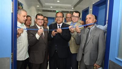 رئيس جامعة سوهاج يفتتح وحدة الغسيل الكلوي بالمستشفى الجامعي الجديد
