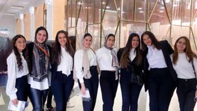 يستهدف مساعدة مرضى القلب .. ”سهلناها” مشروع تخرج لطلاب كلية الإعلام لإطلاق براند لتصنيع الملابس