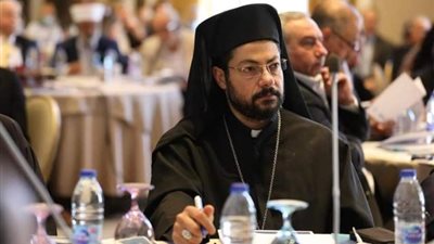 صور.. الأنبا باخوم يشارك بمؤتمر واقع ومستقبل المسيحيين بالشرق