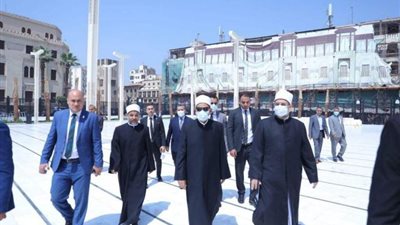 شاهد.. شيخ الأزهر يزور مسجد الحسين