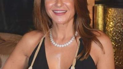 هيدي كرم تستعرض جمالها بإطلالة مميزة