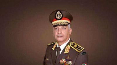 عاجل.. وزارة الدفاع تكرم ”سيدة القطار ”..والفريق محمد ذكي يوجه لها وللمجند رسالة مؤثرة