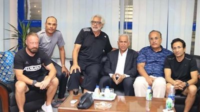 فرج عامر يجتمع بالجهاز الفني لسموحة قبل مباراة الجونة