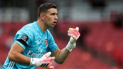 بعد رحيل بيبي رينا.. أستون فيلا يقترب من التعاقد مع حارس أرسنال