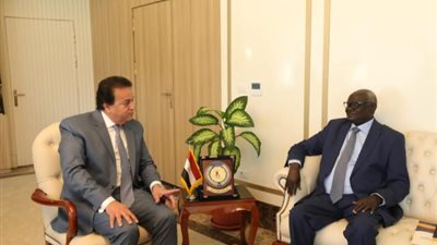 بالصور .. وزير التعليم العالي يلتقي بنظيره بجنوب السودان