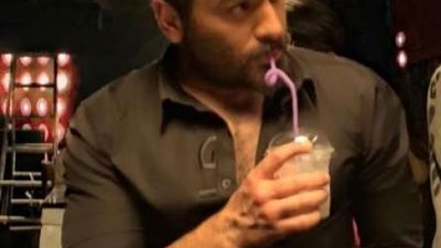 تامر حسنى يروج لفيلمه الجديد ”بحبك”