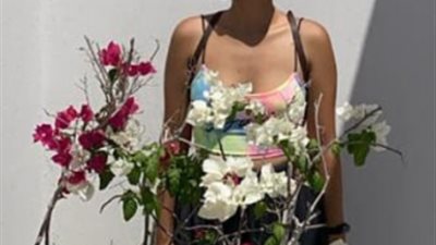 مي الغيطي تودع الصيف بكاش مايوه