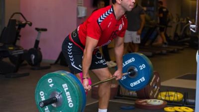 تدريبات قوة وتحمل واثفال في معسكر منتخب اليد