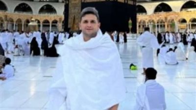 مصطفى خاطر يشارك جمهوره بصورة من داخل الحرم المكى