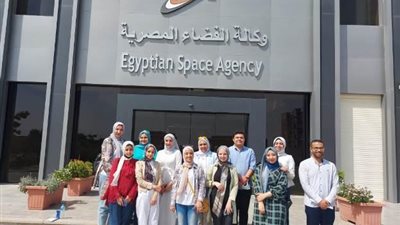 بالصور .. وفد من طلابي الجامعة المصرية الروسية يزور وكالة الفضاء المصرية